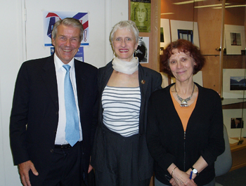 The American Library in Paris Sara is standing between Arthur Marchet and Odile Hellier, who organized a program for her at the American Library in Paris.